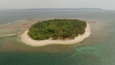 alingkakajaw, también conocida como isla aling, es un paraíso tropical desierto justo frente a la costa de claver en surigao del norte, filipinas.