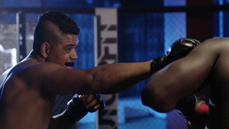 un partido hecho en el cielo del kickboxing