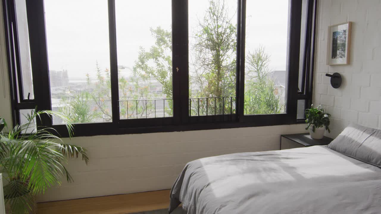 침대 와 창문 이 있는 현대적 인 침실 의 일반적 인 전망