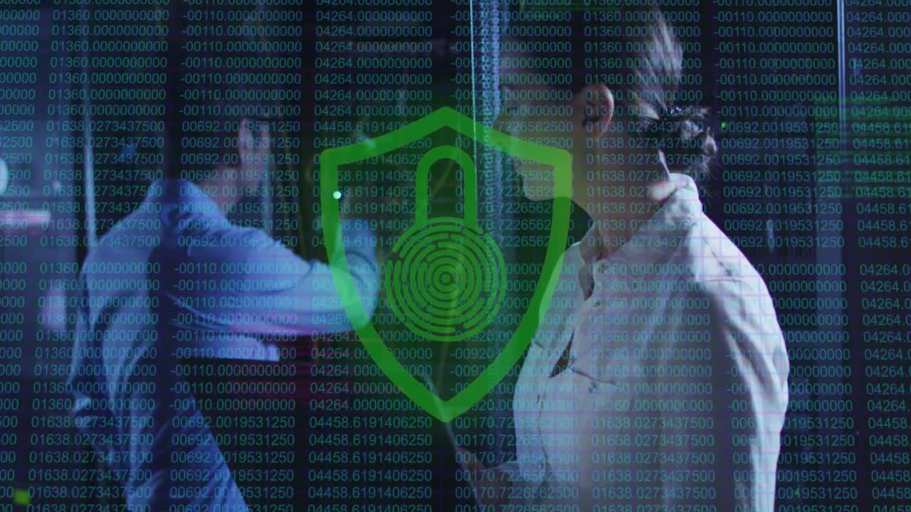 animación del procesamiento de datos sobre diversos trabajadores en la sala del servidor