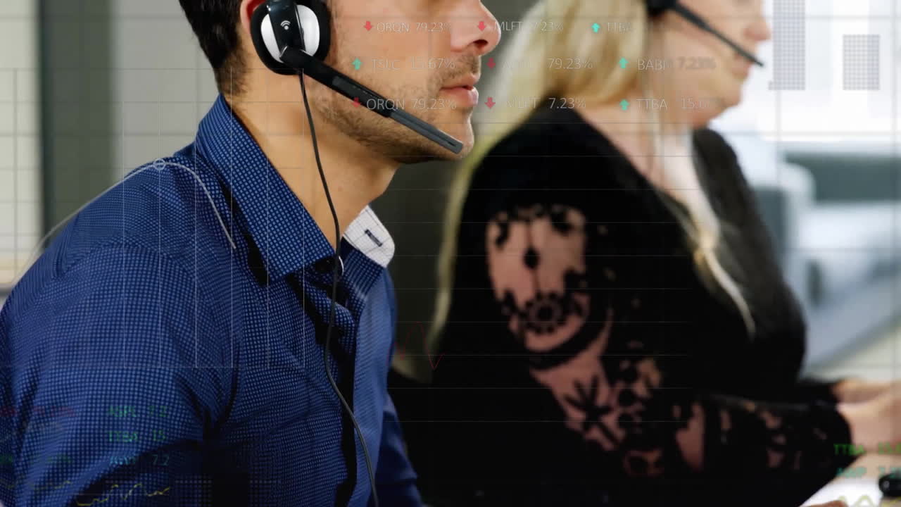 animación del procesamiento de datos financieros sobre diversas personas de negocios en la oficina