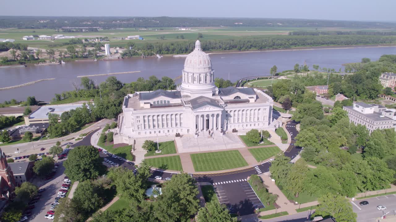 Feel the pride of the Show-Me State with every sweeping shot