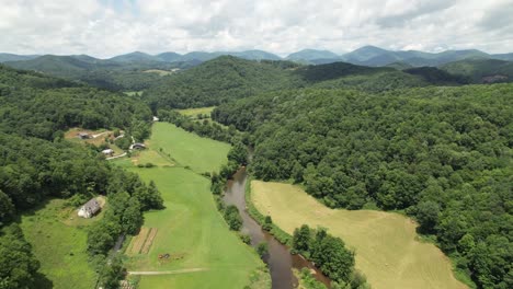 la nueva antena del río cerca de boone nc y blowing rock carolina del norte