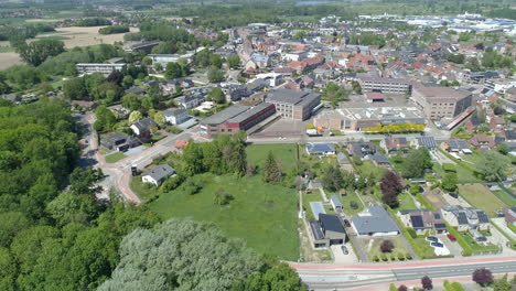 Ciudad-De-Herk-de-stad,-Bélgica.-Hermoso-Día-Soleado.-Establecimiento-Aéreo