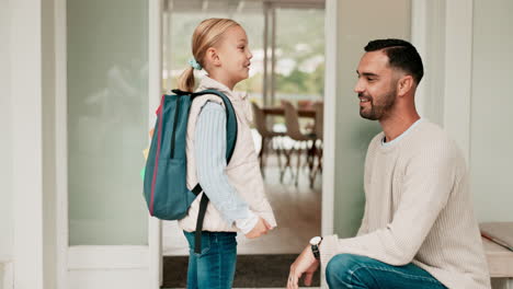 Papa,-Kind-Und-Umarmung-Mit-Tasche-Für-Die-Schule