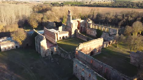 Rotating-aerial-view-of-ruined-stone-monastery-in-Moreruela,-Zamora,-Spain