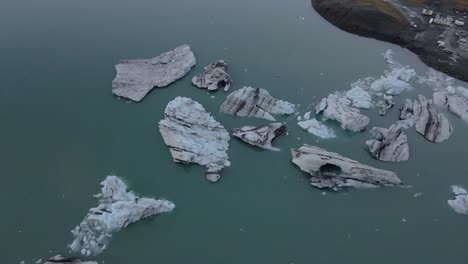 Icebergs-in-Jökulsárlón-Glacier-Lake,-Iceland