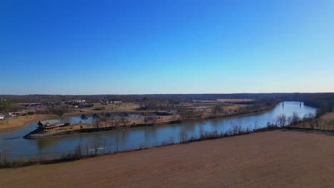 Der-Cumberland-River-Mit-Freedom-Point-Und-Liberty-Park-Im-Hintergrund