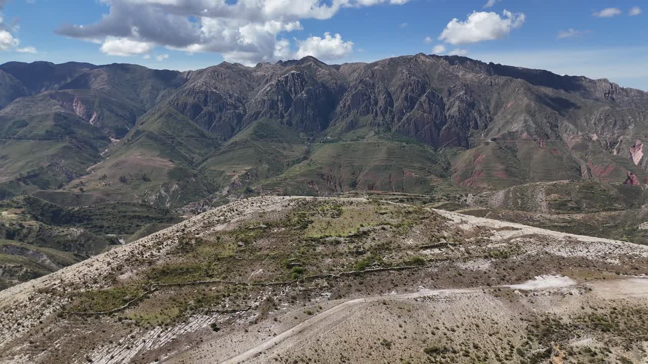 sucre bolivia caminata paisajes sudamericanos drone vista aérea de las montañas naturaleza