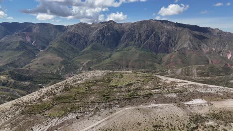 Sucre-Bolivien-Wandern-Landschaften-Südamerikanisch-Drohne-Luftaufnahme-Berge-Natur