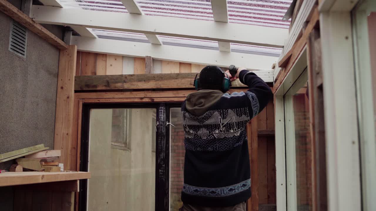 사람 이 직접 온실 을 짓는 것 - 근접