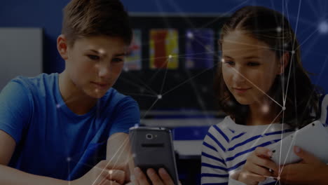 animación de redes de conexiones entre diversos escolares que utilizan teléfonos inteligentes