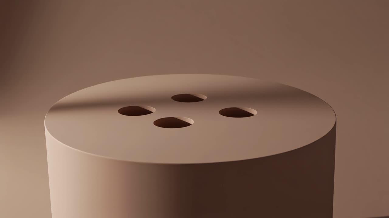 Pedestal Giratorio Minimalista con Cuatro Agujeros y Sombra en Movimiento