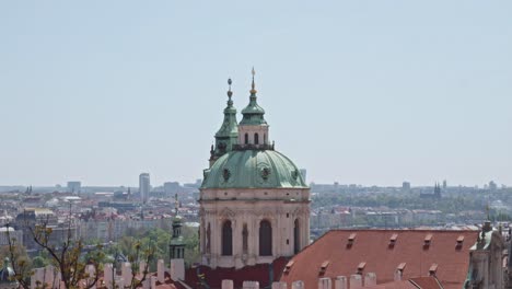 Impresionante-Panorama-Del-Casco-Antiguo-De-Praga-Con-El-Icónico-Castillo-De-Praga-En-La-República-Checa