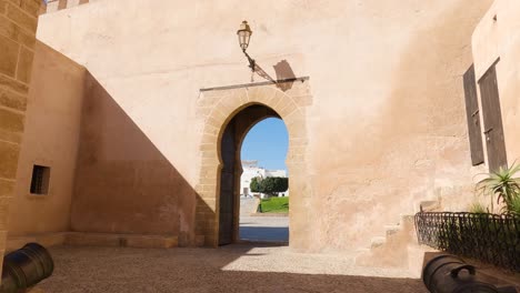 Kasbah-De-Los-Udayas:-Antigua-Puerta-Que-Da-Acceso-A-La-Pintoresca-Carretera-De-Rabat.