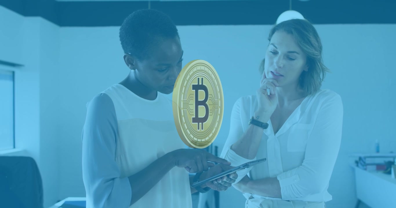 Animazione del simbolo Bitcoin sopra diversi professionisti in ufficio.