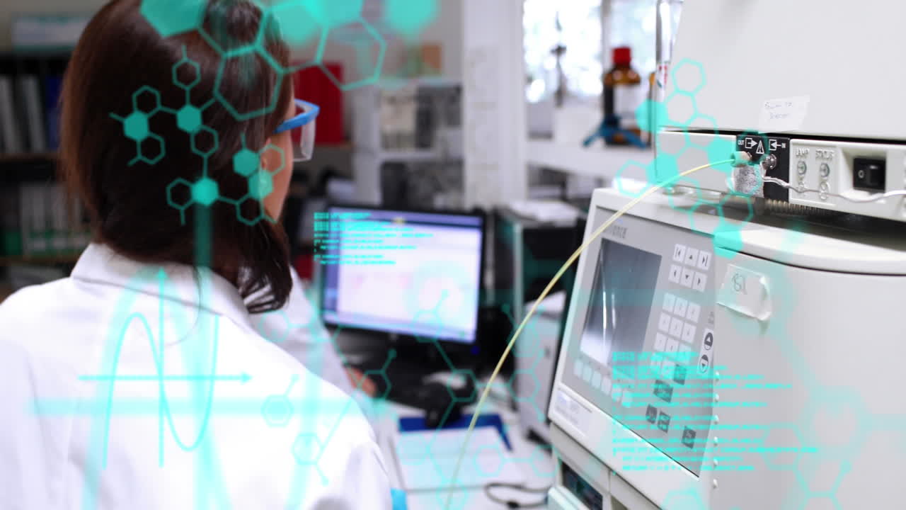 animación del procesamiento de datos científicos sobre una científica utilizando una computadora