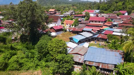 Vista-Aérea-De-La-Aldea-Del-Whisky-En-Luang-Prabang,-Laos.