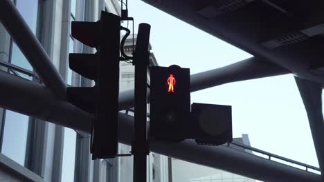 Traffic-light-turning-Red-for-pedestrians