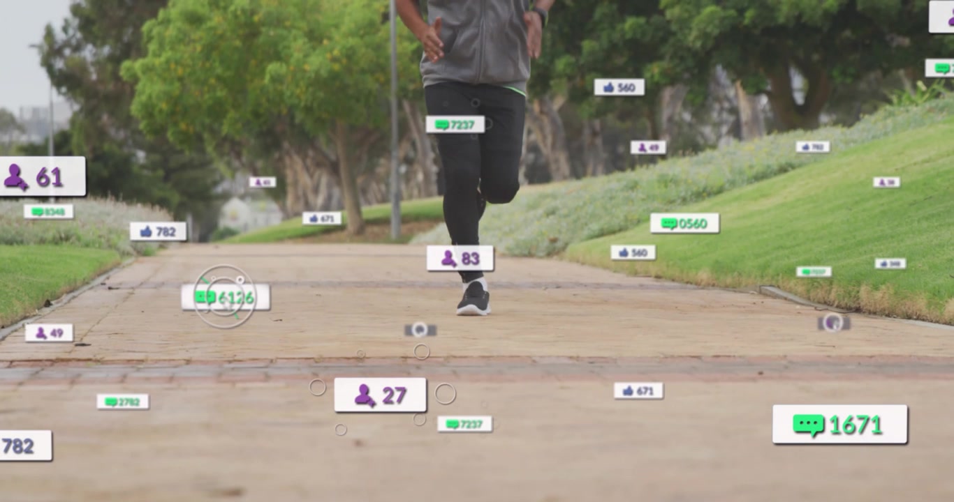 Animazione di notifiche, primo piano della parte inferiore del corpo di un uomo afroamericano con protesi alla gamba che corre in un parco