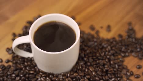 primer plano de una taza de café caliente