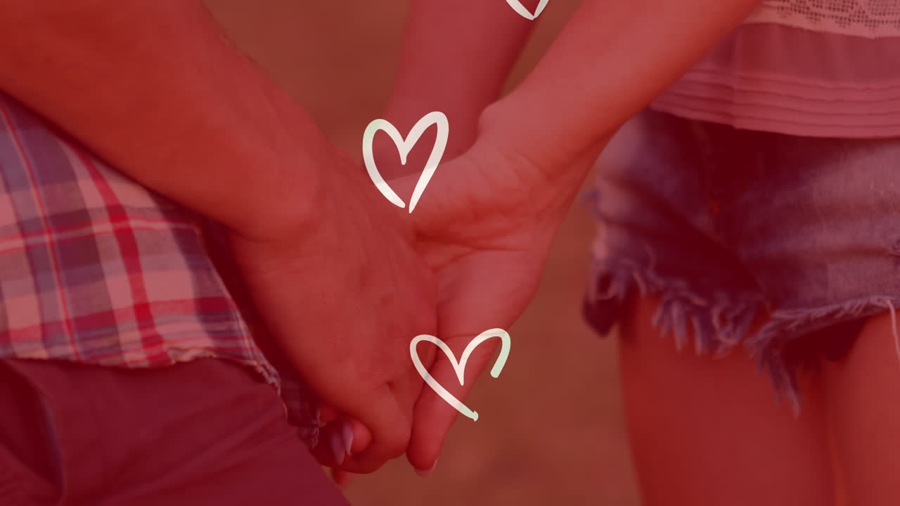 animación de corazones blancos sobre una pareja caucásica cogida de la mano
