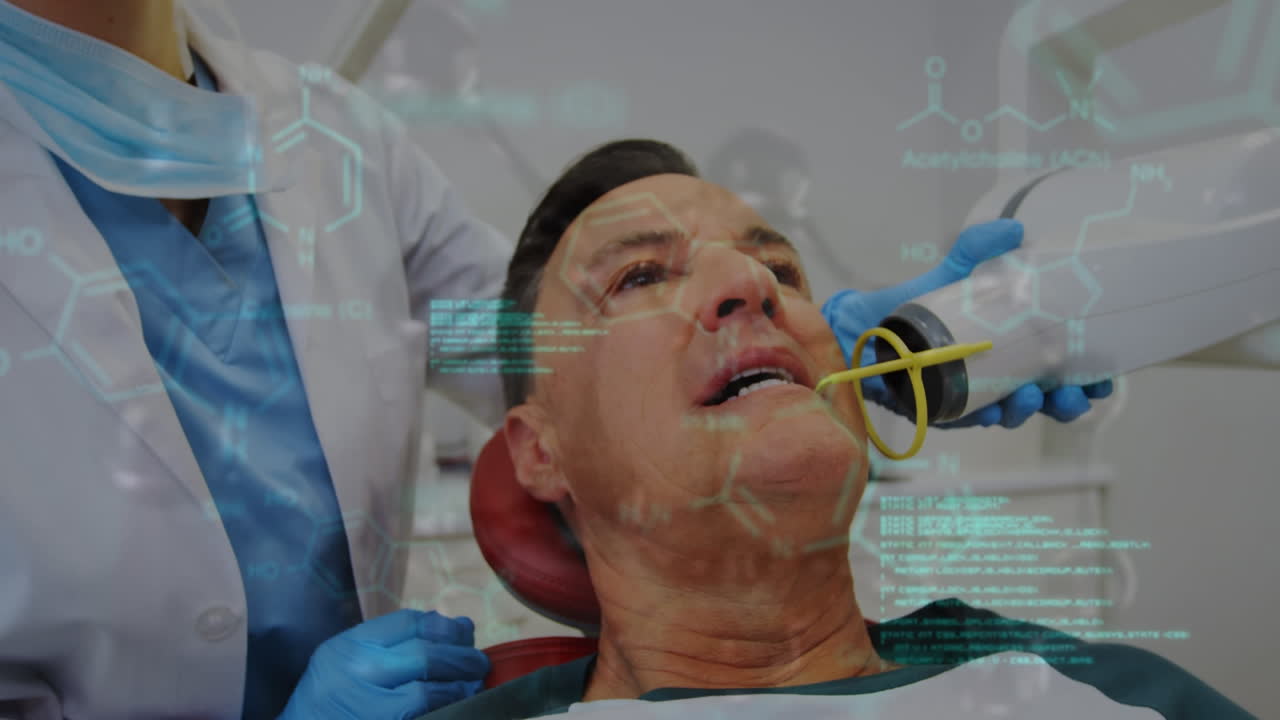 animación de fórmulas químicas y procesamiento de datos sobre una dentista caucásica y un paciente masculino