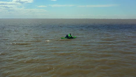 Padre-E-Hijo-Pescando-En-Una-Canoa