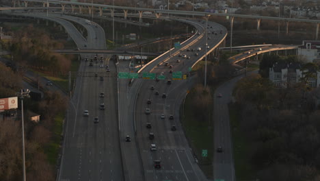 4k-drohnenansicht-Von-Autos,-Die-Auf-Der-Nordautobahn-I-45-In-Houston-Fahren