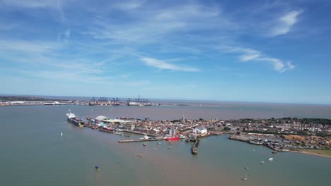 Harwich-Town-Frente-Al-Mar-Essex-Reino-Unido-Drone-Vista-Aérea-Verano-4k-Material-De-Archivo