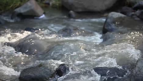 Corriente-De-Montaña-Fresca.-Puede-Usarse-Para-Relajarse