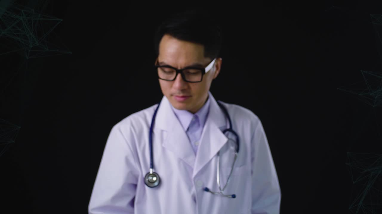 Dokter Menampilkan Model 3D Sistem Pencernaan