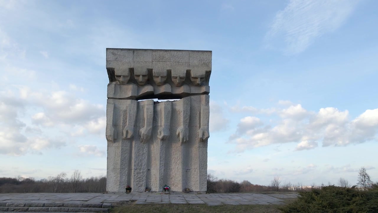 Minnesmerke over fascismens ofre i den tidligere tyske konsentrasjonsleiren Plaszow nær Krakow
