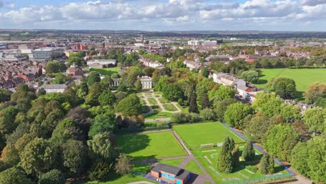 Pintoresco-Paisaje-Natural-Verde-Y-Vistas-A-La-Ciudad-En-Doncaster,-En-El-Sur-De-Yorkshire,-Inglaterra.