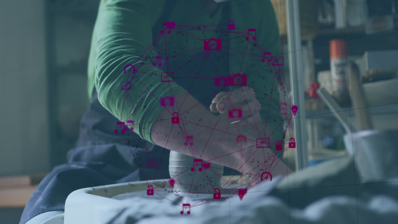 animación de la red de conexiones con iconos sobre mujer caucásica haciendo cerámica