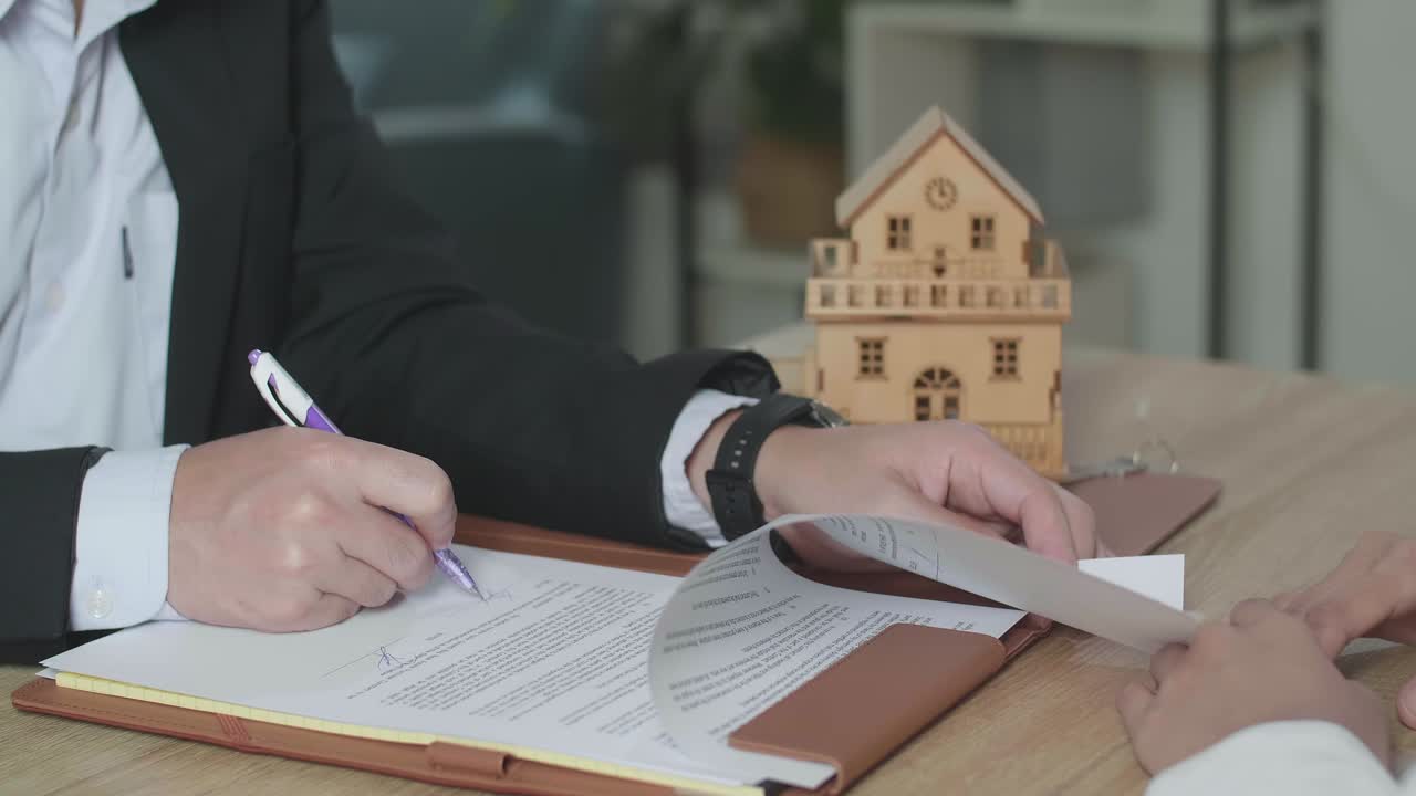 Firma del contratto immobiliare
