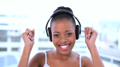 Cheerful-beautiful-model-listening-to-music