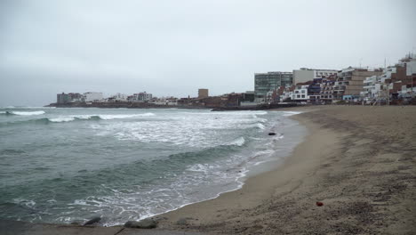 Olas-Del-Océano-Pacífico-A-Lo-Largo-De-La-Playa-De-San-Bartolo,-Lima,-Perú