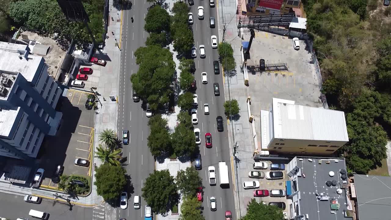 santo domingo - república dominicana - 29 de mayo de 2021- una vista aérea de la calle principal winston churchill parte del área metropolitana de santo domingo, amplia vista de drones