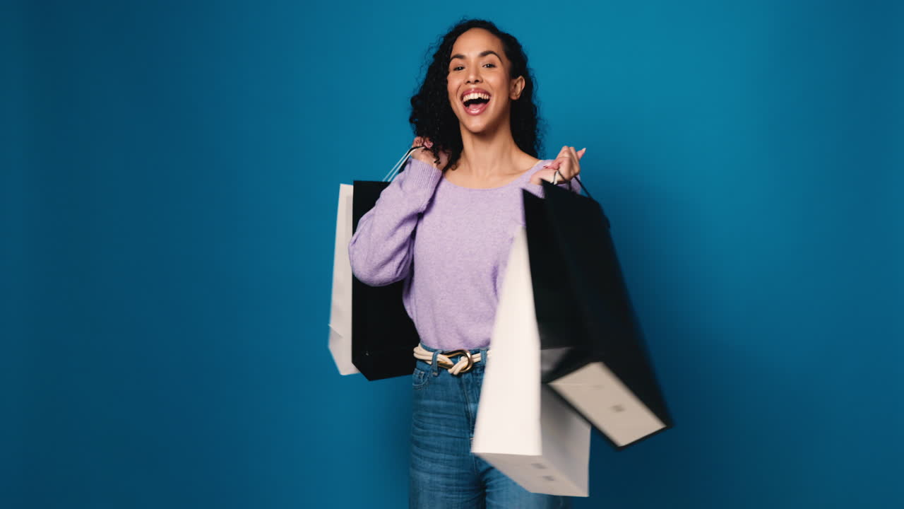 쇼핑 가방 을 들고 있는 여자