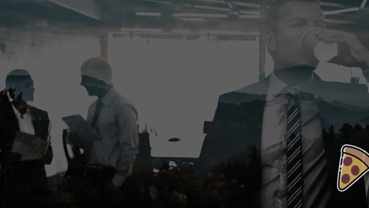 animación de rebanadas de pizza flotando sobre hombres de negocios en la oficina