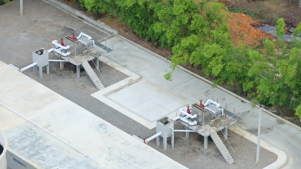 도미니카 공화국의 폐수 처리 시설 파이프 라인 및 트리플링 필터 회전 분배기