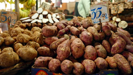 Close-up-shot-of-organic-vegetables-from-the-farmer's-market