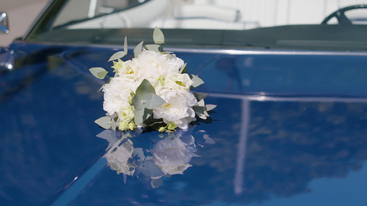 파란 차의 가까운 모습