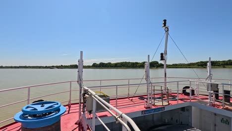 boat moving along the river in blaye