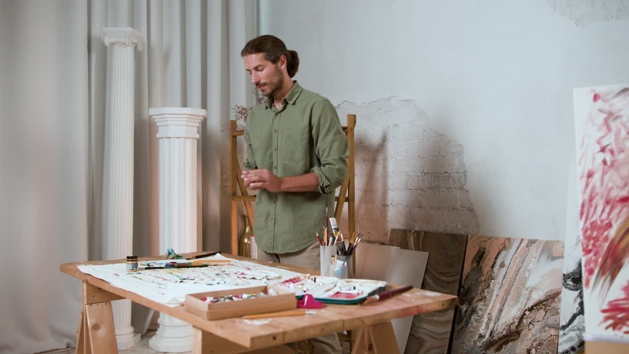 그의 작품을 완성하는 사람