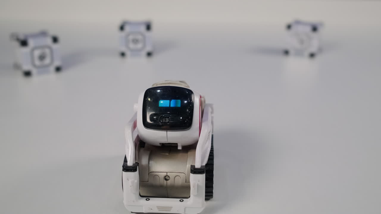 pequeño juguete robótico educativo