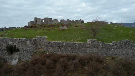 Silent-Epic-Drama:-Lezha-Castle-Stands-Majestic-on-the-Hill-with-Tall-Stone-Walls,-Echoing-Ancient-Battles-on-a-Dark-Day