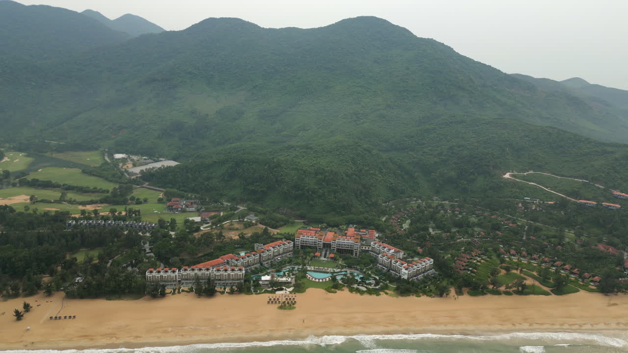 laguna lang co com nui dong nhut montanhas por trás criando bela paisagem vietnamita 4k 60fps