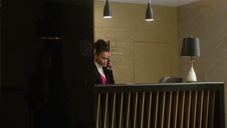 Receptionist-taking-a-phone-call-at-the-hotel
